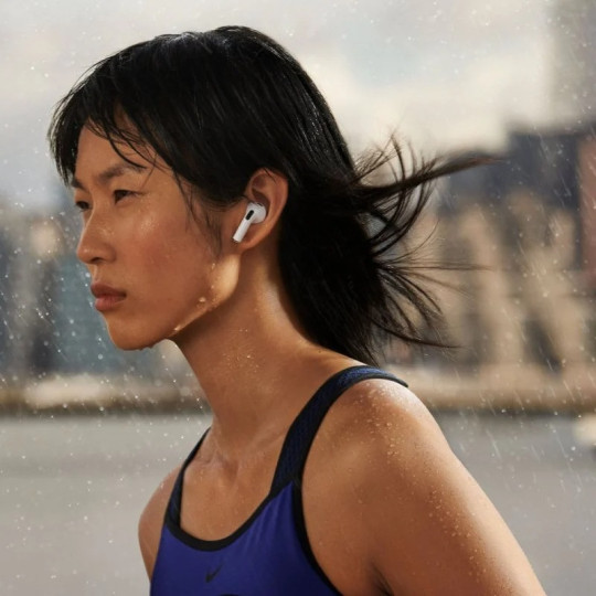 Auriculares A4-3 – Sonido premium con carga inalámbrica y 7h de autonomía